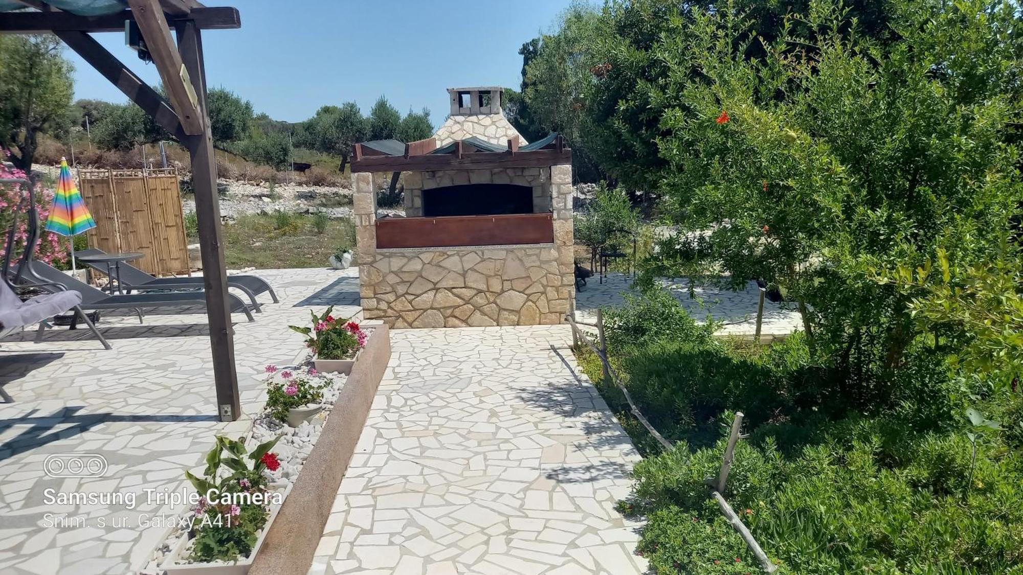 Eco Secluded Apartments Zabodarski Cunski Luaran gambar